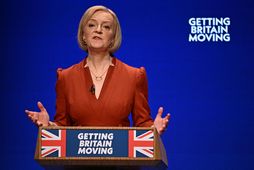 Rauður Karen Millen-kjóll Liz Truss vakti athygli á landsfundi breska Íhaldsflokksins í gær.