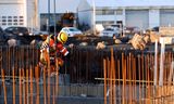 Miðað við hraða íbúðaframkvæmda þessi misserin má gera ráð fyrir að vöntun verði upp á …
