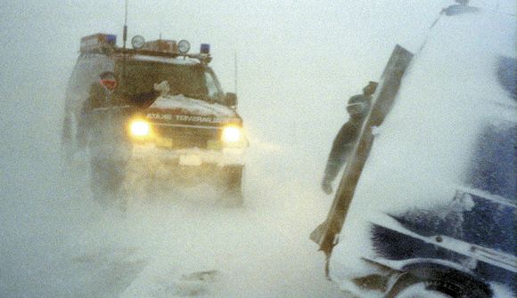 Hellisheiði og Þrengslum lokað vegna veðurs