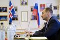 Míkhaíl Noskov Utanríkisráðuneytið hefur ekki vísað rússneska sendiherranum úr landi. Fyrrv. dóms- og kirkjumálaráðherra gagnrýnir ráðuneytið.