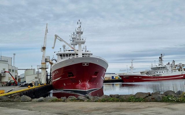 Uppsjávarskipin Sigurður VE-15 og Heimaey VE-1, sem bæði eru í eigu Ísfélagsins, við bryggju á …