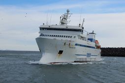 Herjólfur III kemur til Landeyjarhafnar árið 2018. Skipið er nú rétt ókomið til Vestmannaeyja.