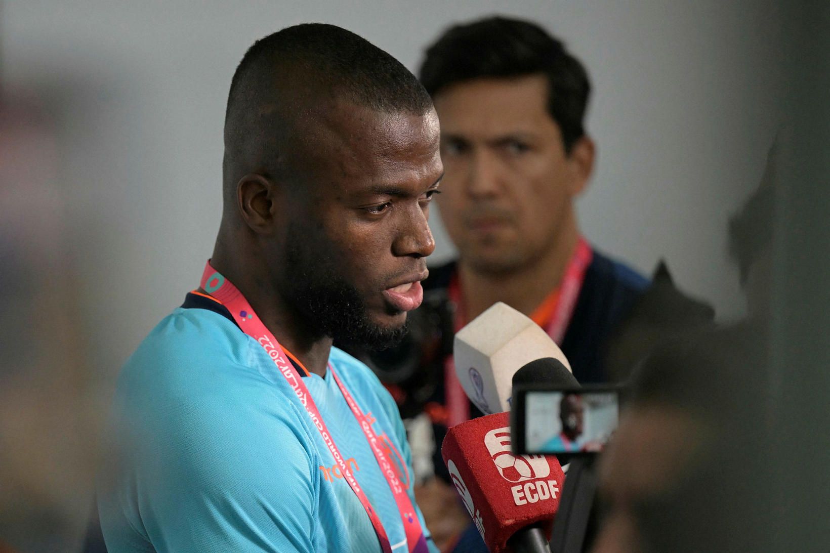 Enner Valencia fyrirliði og þekktasti leikmaður Ekvador ræðir við fréttamenn …