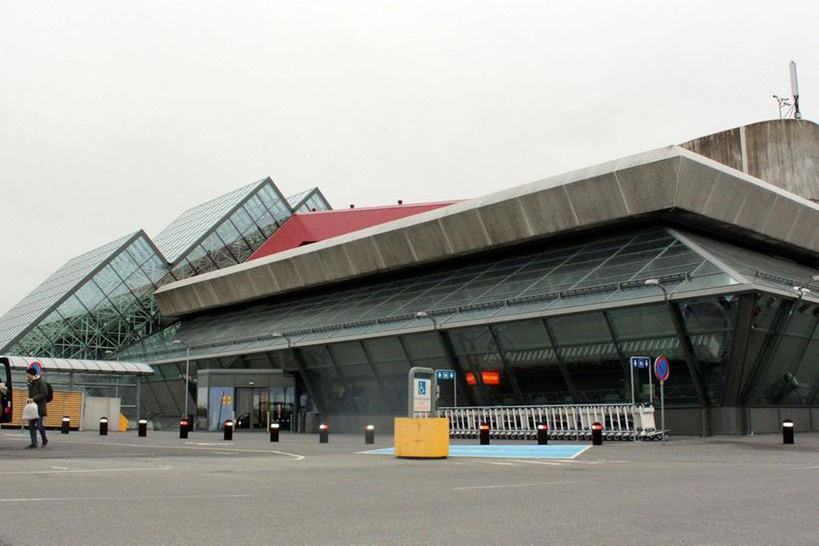 Gray Line hyggst halda áfram að bjóða upp á akstursþjónustu …