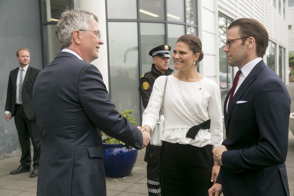 Viktoría við höfuðstöðvar Össur.