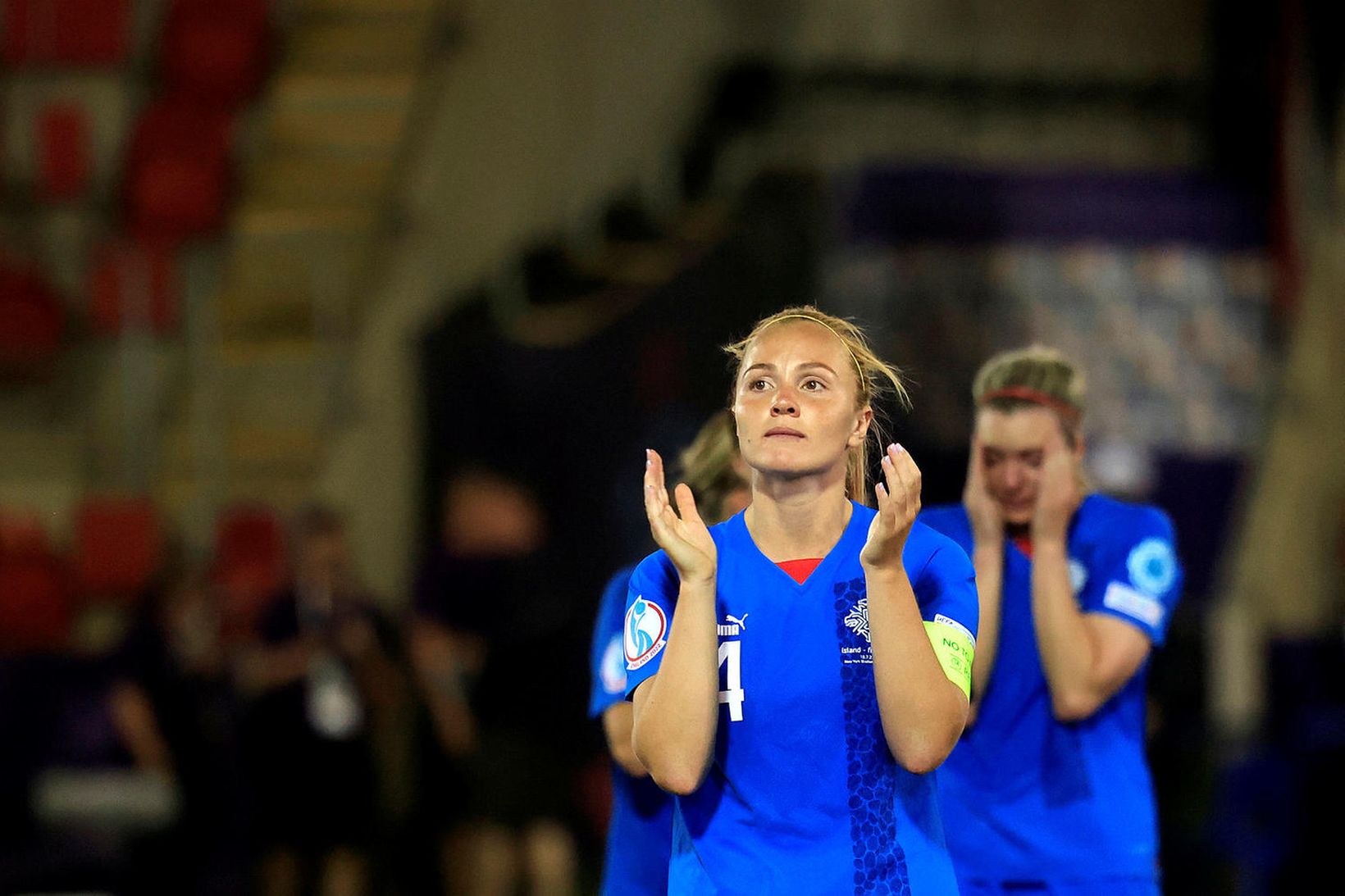 Glódís Perla Viggósdóttir með fyrirliðabandið, sem hún mun nú ávallt …