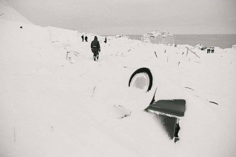 Súðavík in the aftermath of the avalanche.