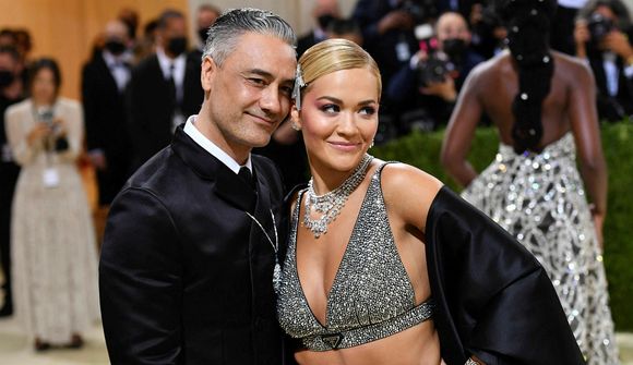Söngkonan Rita Ora bar upp bónorðið