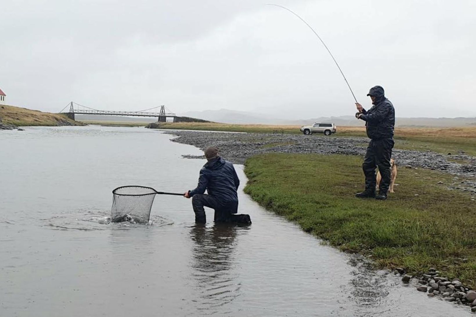 Fyrsti laxinn kominn í háfinn í Þverá í morgun. Kirkjan …