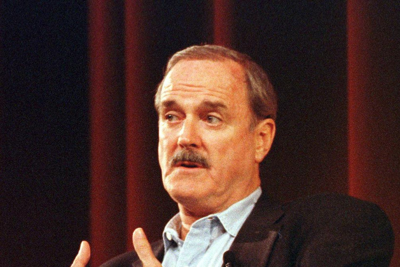John Cleese snýr aftur á skjáinn í Fawlty Towers.