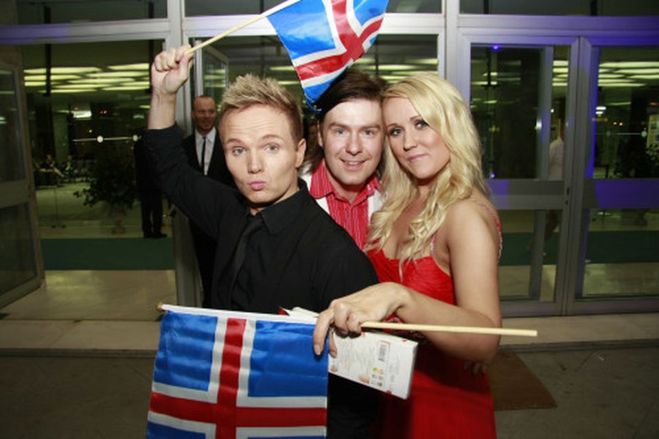 Brugðið á leik með Thomas Lundin frá Finnlandi.
