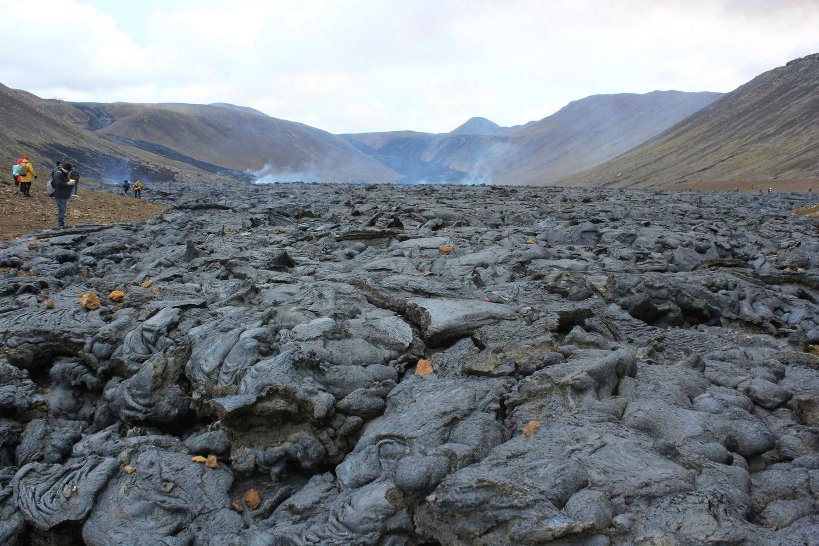 Horft inn Nátthagadal sem nú er orðinn nánast fullur af …