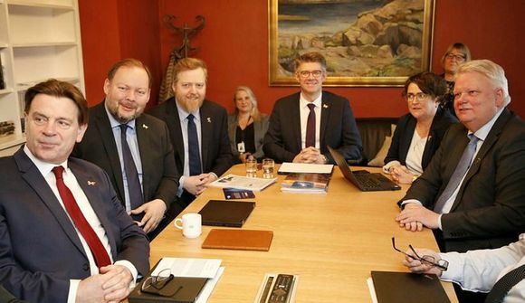 Tveir brutu siðareglur