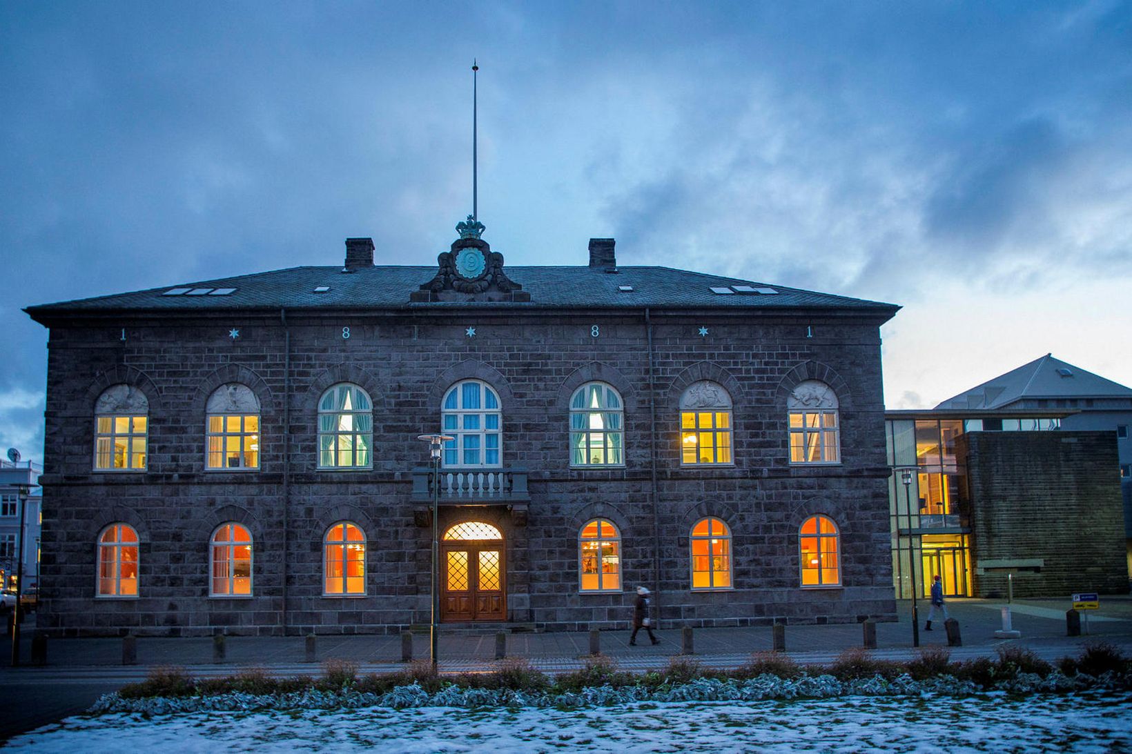 Áætluð heildarafkoma ríkisjóð er neikvæð um 186 milljarða í ár.