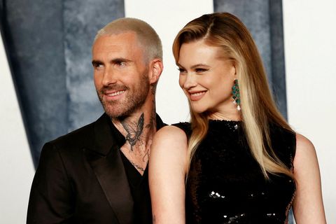 Hjónin Adam Levine og Behati Prinsloo á rauða dregli Óskarsverðlaunanna aðfaranótt mánudags.