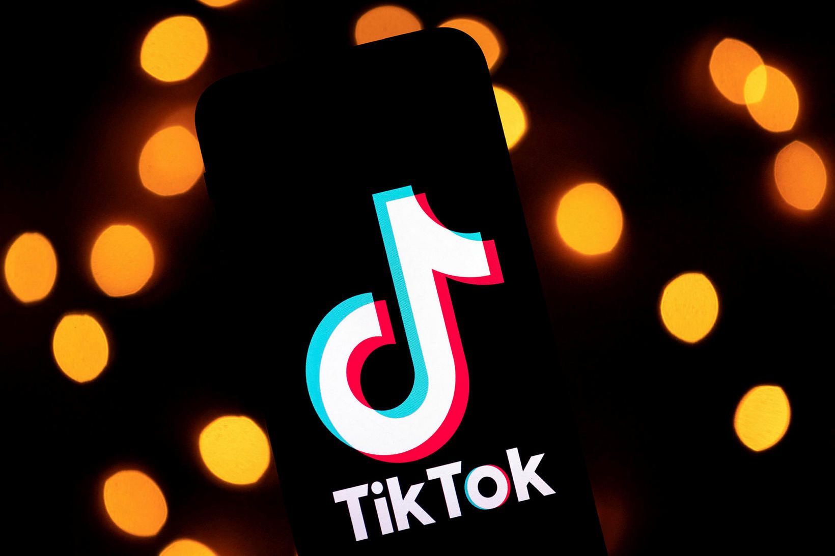 Maðurinn var að taka upp myndskeið fyrir TikTok þegar að …