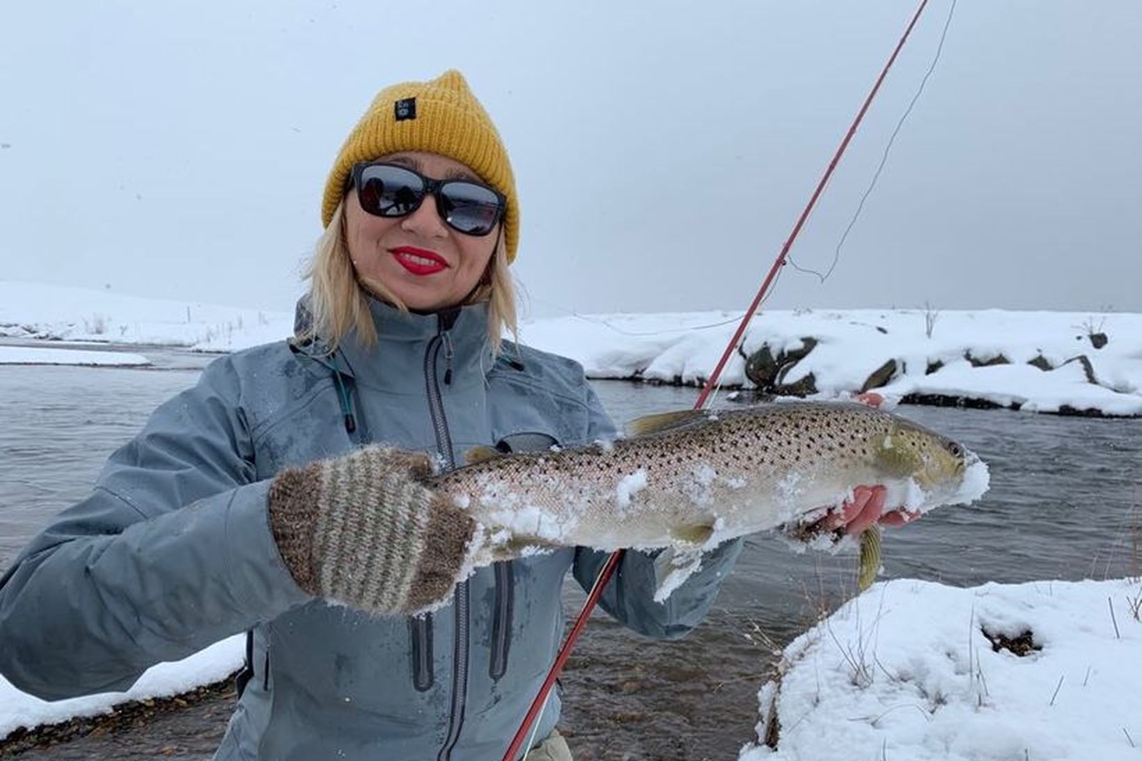 Harpa Hlín Þórðardóttir með fyrsta fisk tímabilsins úr Leirá, vorið …