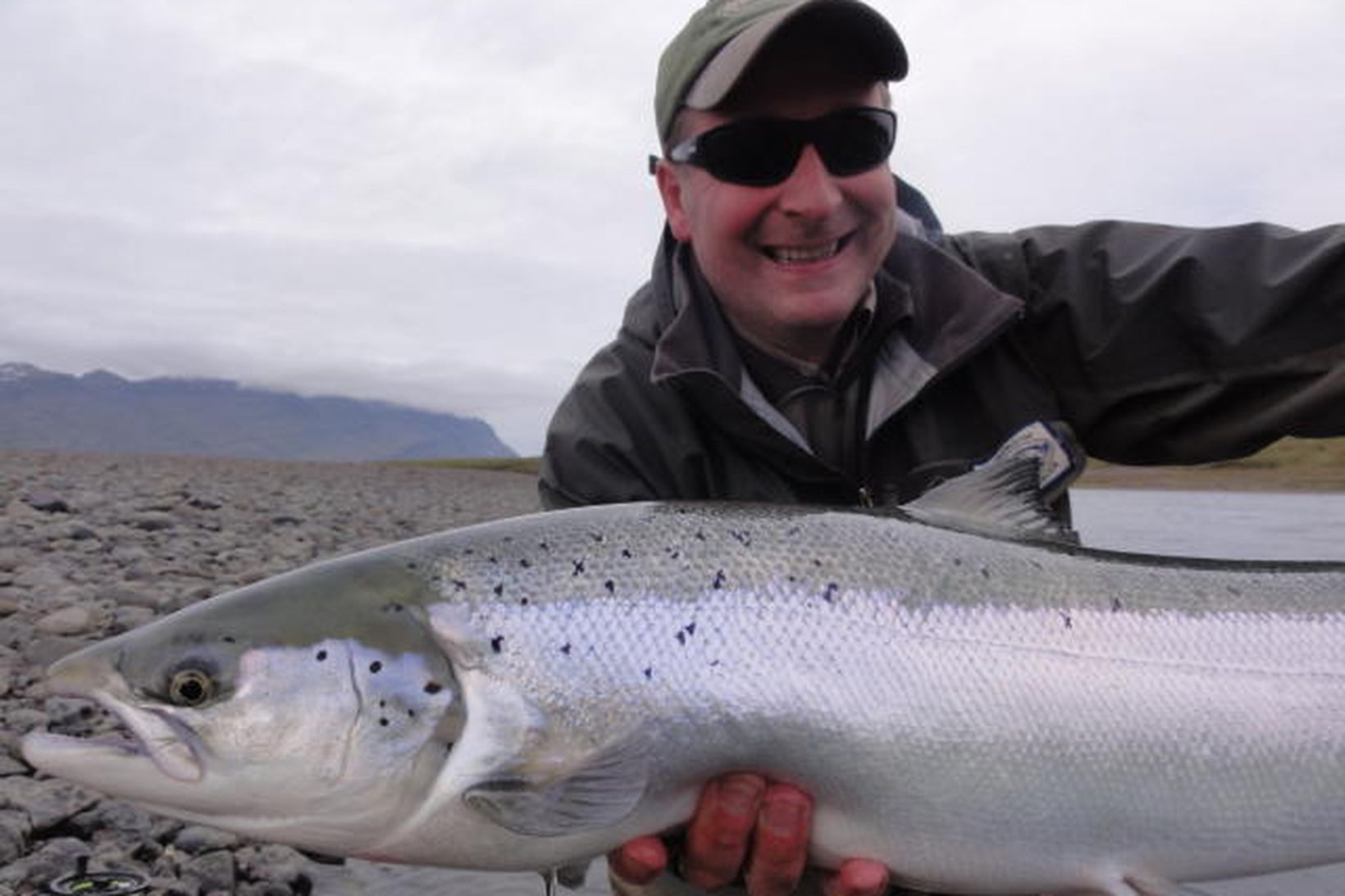 Þröstur Elliðason með stórlax úr Jöklu. Nú verður ánni og …
