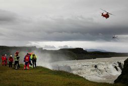 Á annað hundrað björgunarsveitarmenn tóku þátt í leitinni kvöldið sem hann féll í fossinn. Fækkað …
