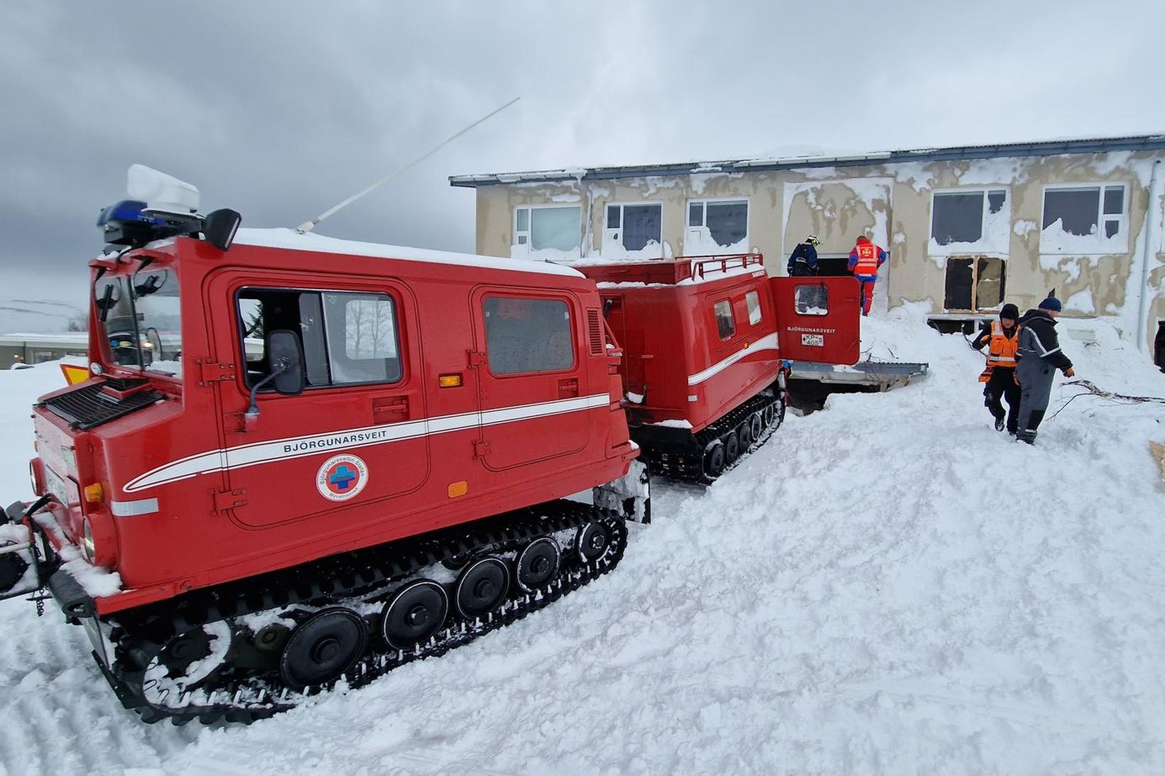 Viðbragðsaðilar að störfum í Neskaupstað.