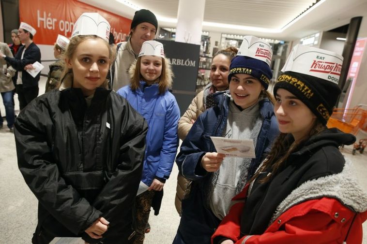 Röð fyrir utan Krispy Kreme