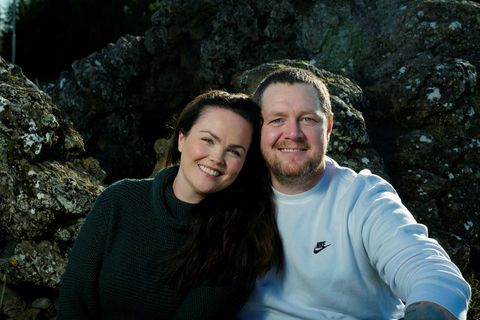 Ástrós Rut Sigurðardóttir og Davíð Örn Hjartarson eru trúlofuð.