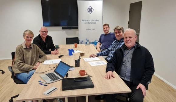 Undirrituðu kjarasamning við KVH