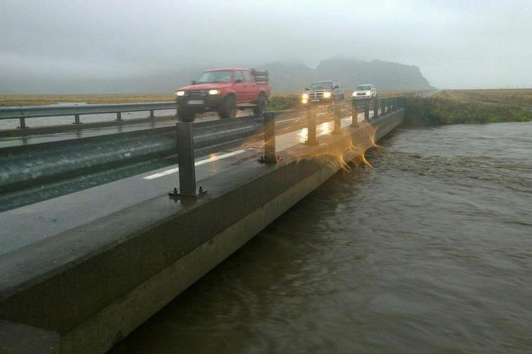 Severe Weather Warning Flooding In S And W Iceland Iceland Monitor