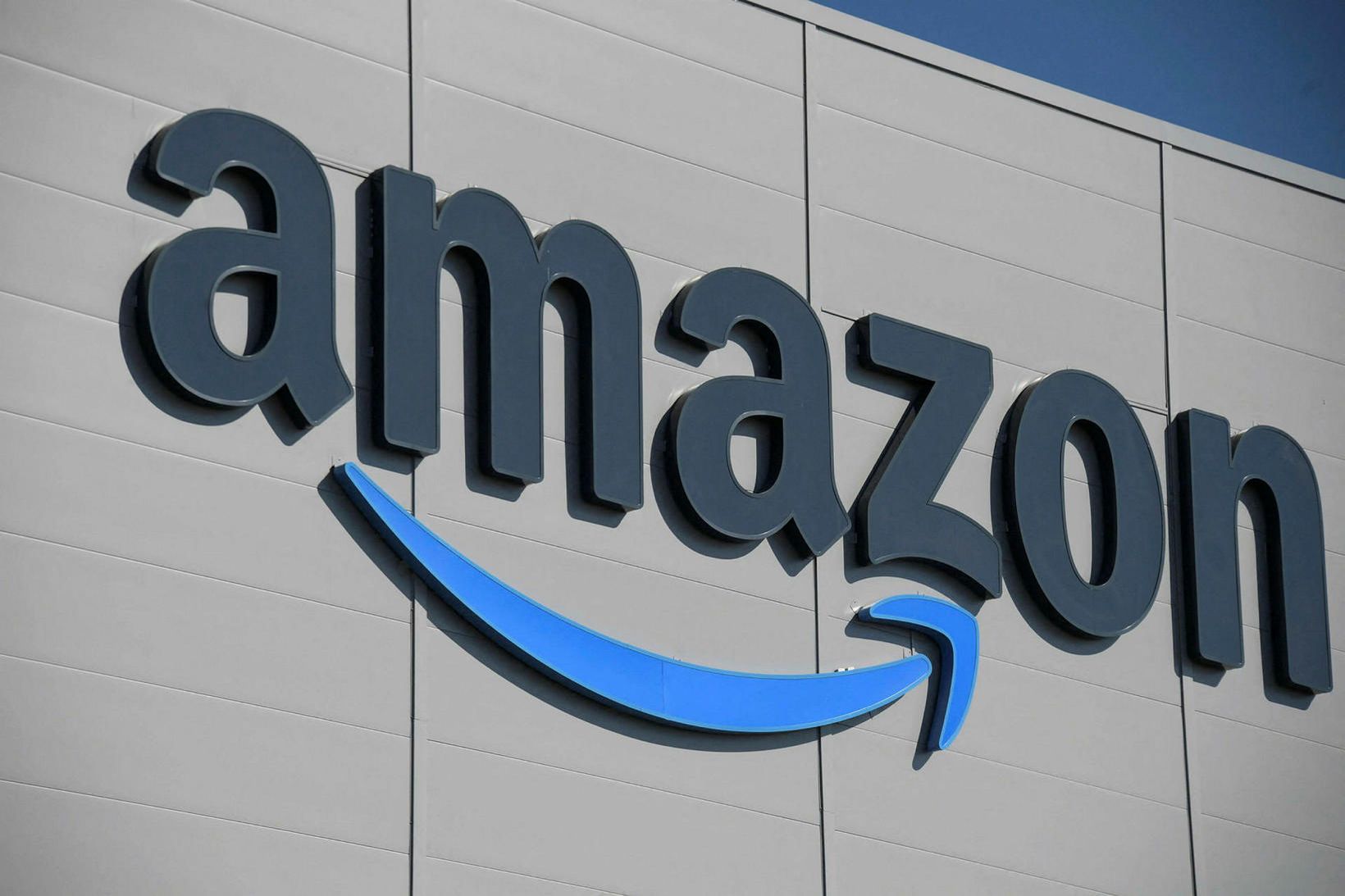 Lögð hefur verið fram kæra á hendur Amazon fyrir að …