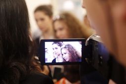 Nadezhda Tolokonnikova og Maria Alyokhina á blaðamannafundi í Singapúr í dag.