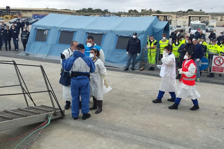Coast guard ship Týr arrives in Pozzallo in Sicly today carrying 320 refugees