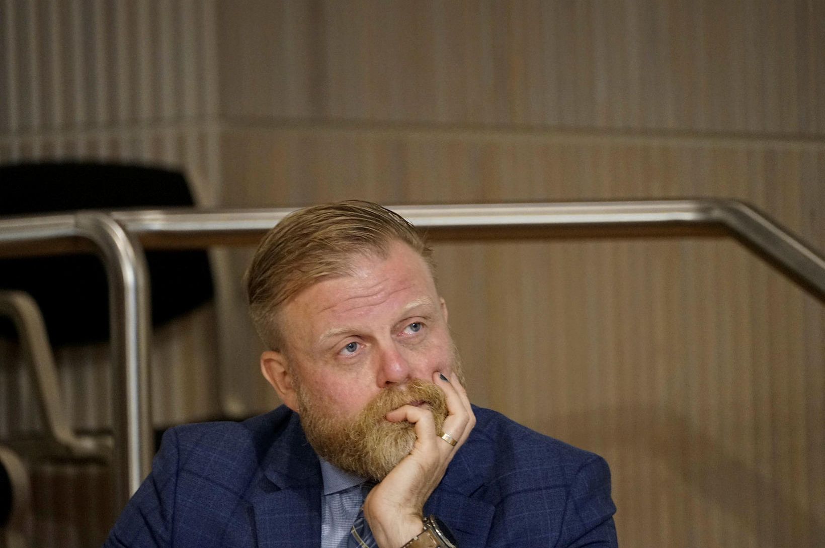 Heiðarlegra að hækka vexti strax