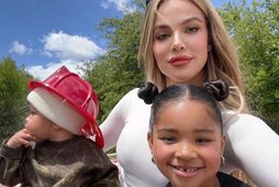 Khloé Kardashian ásamt börnum sínum.