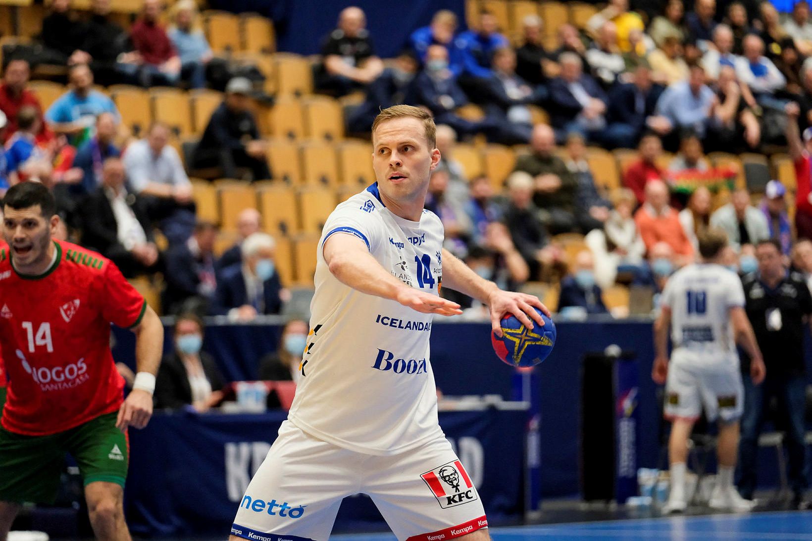 Ómar Ingi Magnússon trifft heute Abend per Freiwurf.